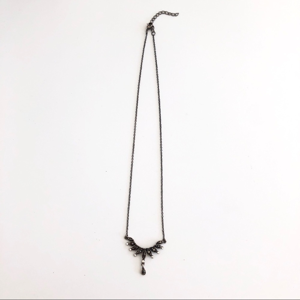 🕸 Dark Gray & White Necklace
